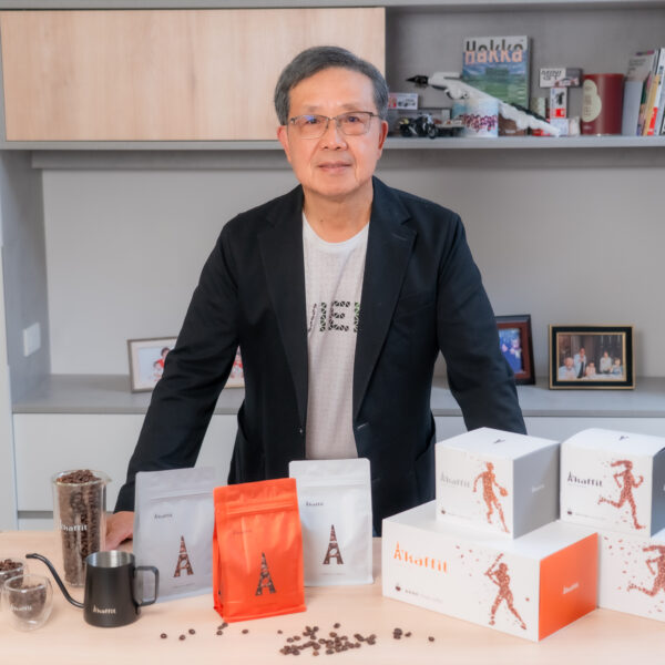 直銷新聞網--亮亮健康創辦人陳志亮跨界研發咖啡。
