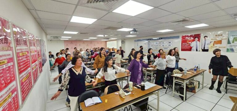 直銷新聞網--會場不是一群人坐著聽課，而是透過主持、講師與會後會，形成一種集體推進的力量。